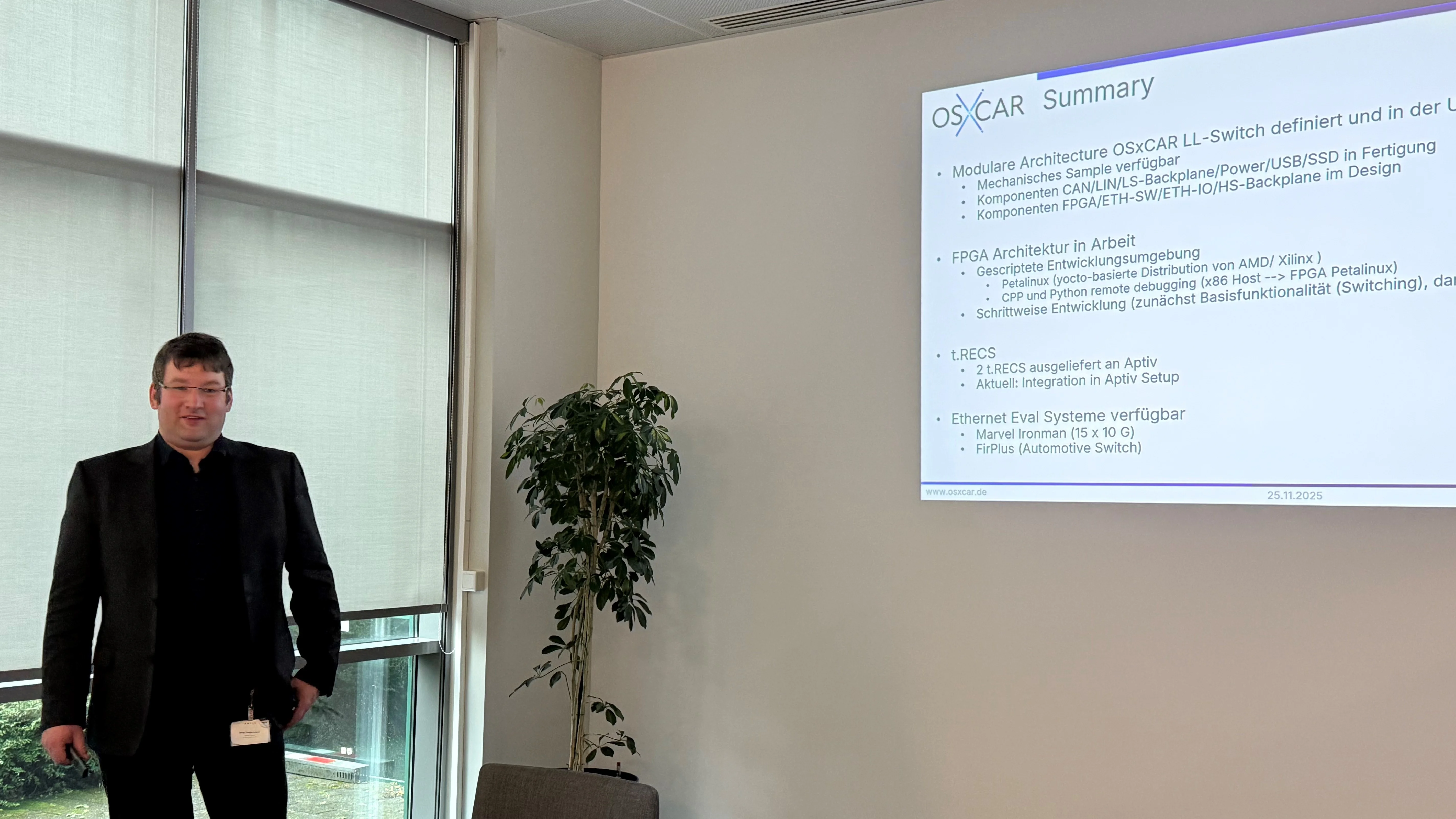 Kollege von paraXent stellt OSxCAR Zusammenfassung vor